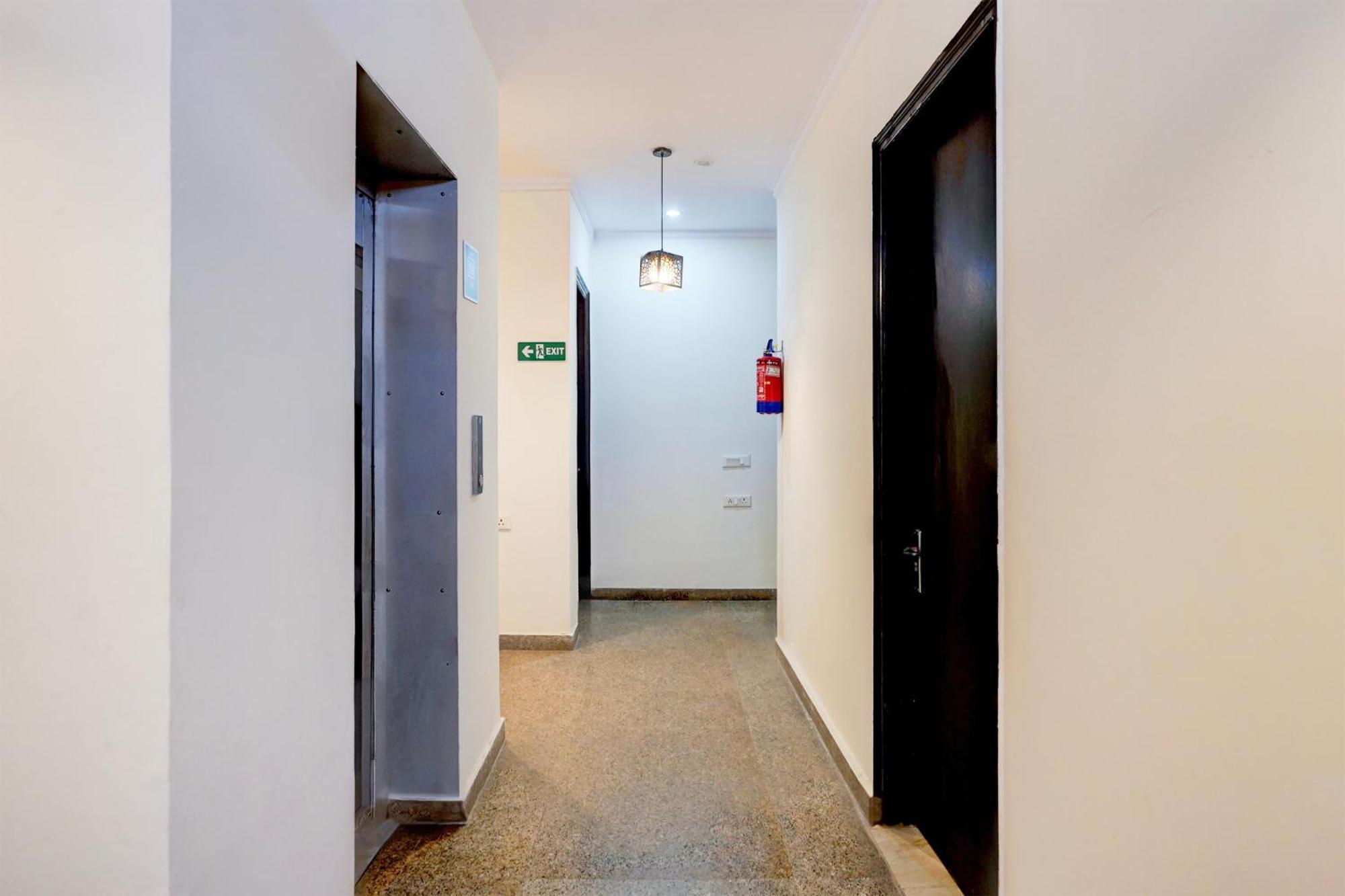 Super Townhouse Sector 53 Golf Course Road Leilighet Gurgaon Eksteriør bilde