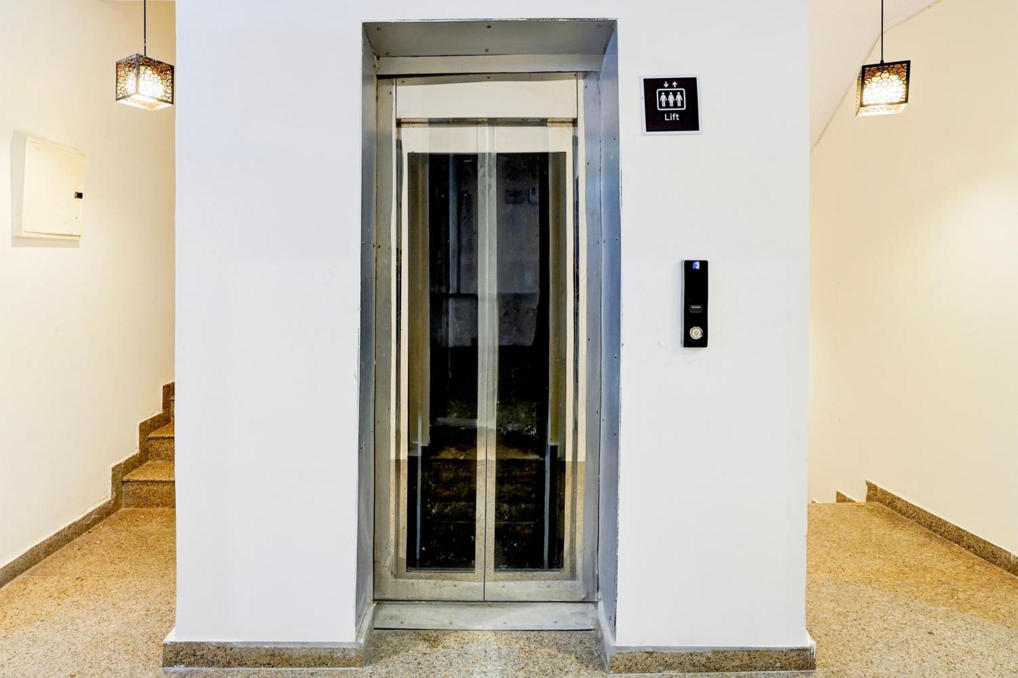 Super Townhouse Sector 53 Golf Course Road Leilighet Gurgaon Eksteriør bilde